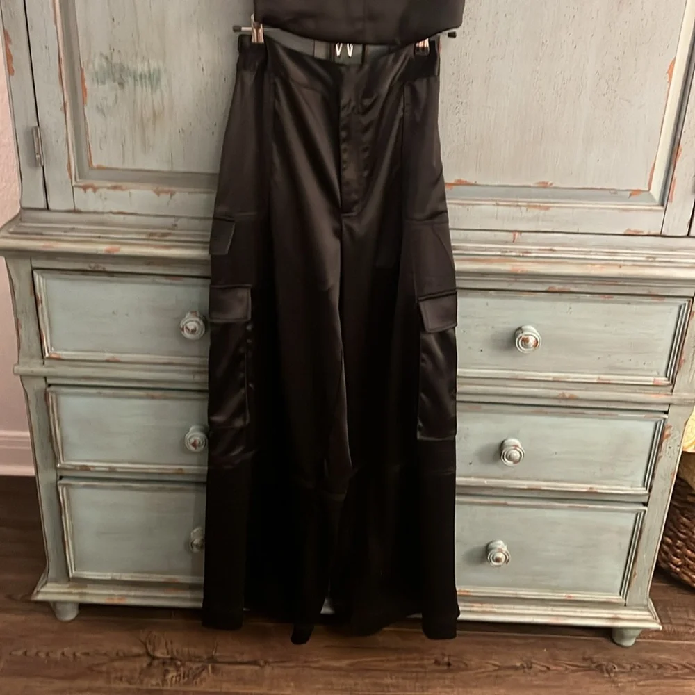 House of Harlow stretch satin crop top & cargo set. Size S. Perfect condition - Picture 3 of 8